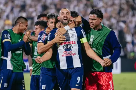 Hernn Barcos celebrando un gol en un partido de Copa Libertadores.