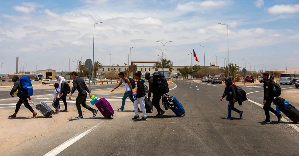 Migrantes en la frontera de Per y Chile.