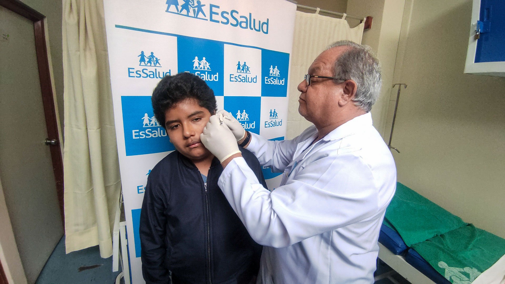 Joaquín recupero la capacidad de oir gracias a cirugia de reconstruccion de oreja