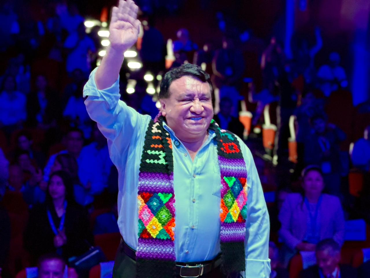 José Luna propone nueva Constitución para combatir corrupción y monopolios de millonarios