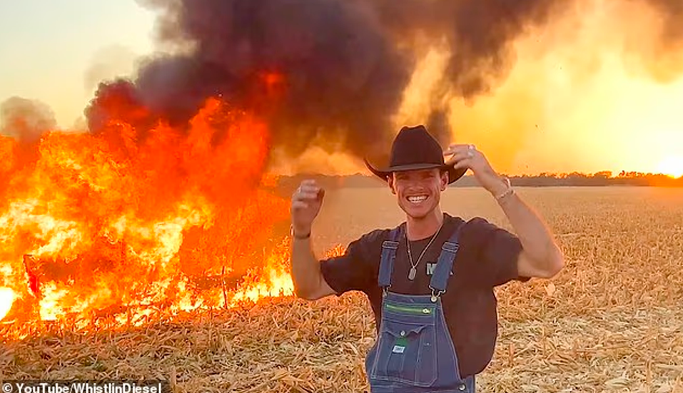 Influencer prendió fuego a su Ferrari para un video viral y ahora deberá enfrentar la justicia.