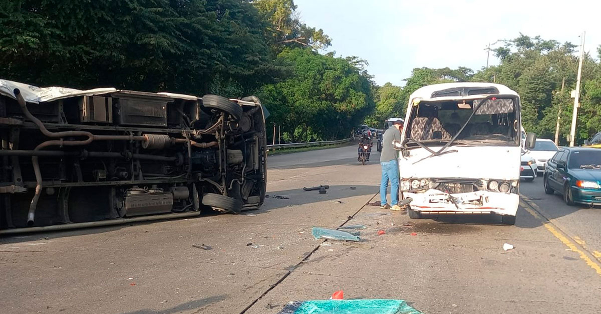 Colisión entre dos buses deja más de 20 heridos en Puente de Las Américas: Investigan las causas del accidente