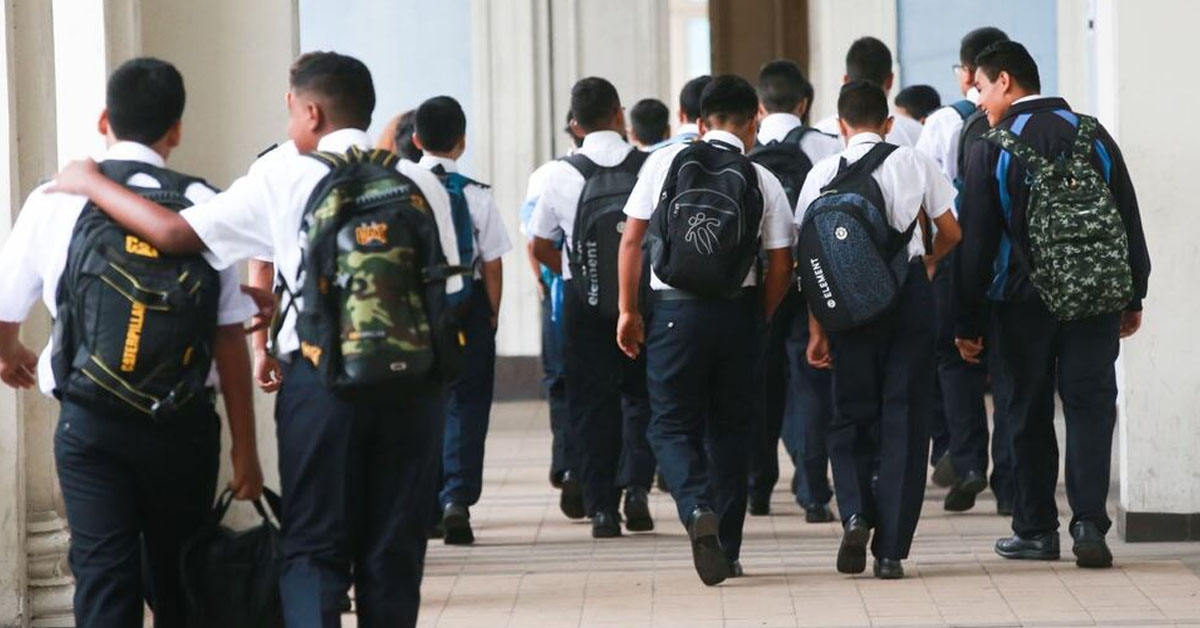 VMT: Alumnos extorsionaban a sus propios profesores para aprobar el año escolar