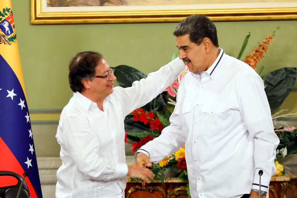Gustavo Petro y Nicol�s Maduro formaron una relaci�n cercana y diplom�tica que acerc� a Colombia y Venezuela en 2022.