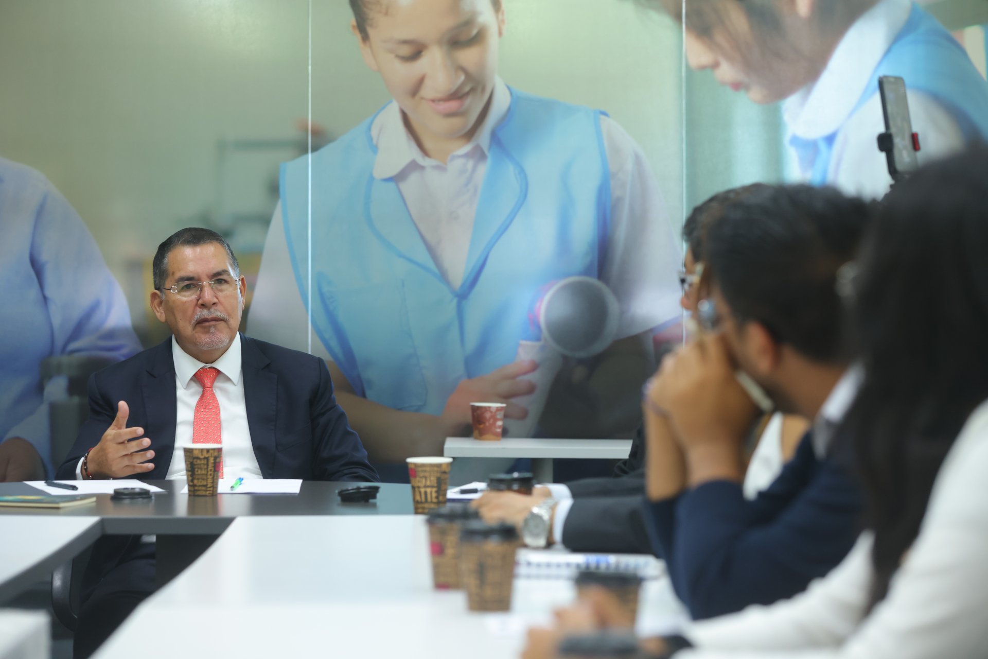 Figueroa reafirm� que busca fortalecer Beca18 y que el gobierno sigue de cerca el desarrollo del proceso.