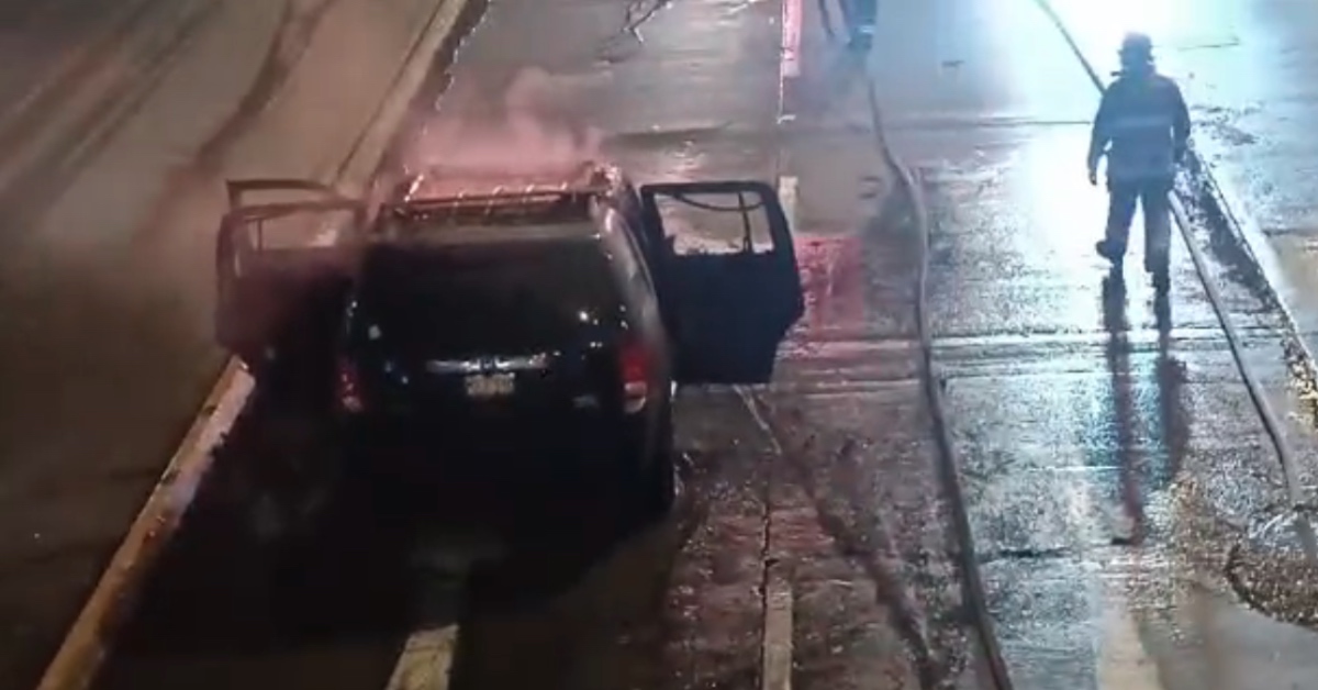 Incendio vehicular en Vía Expresa de Lima causa cierre temporal y alarma entre conductores