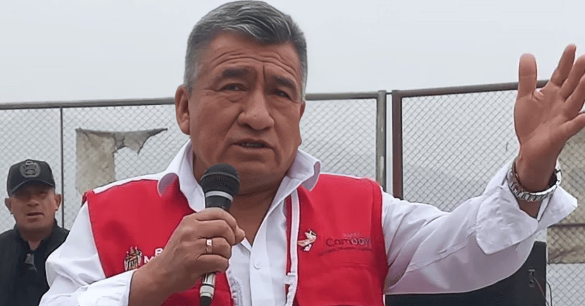 Atentan por cuarta vez contra alcalde Carabayllo durante ceremonia de obra: Sujetos lanzaron artefacto explosivo