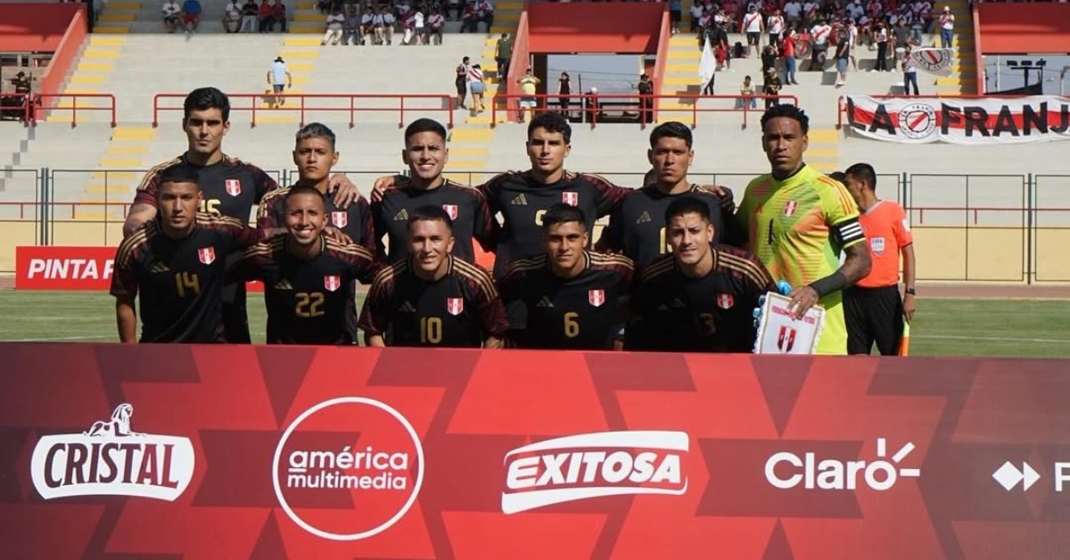Seleccion peruana de agremiados que salt� al campo en Chincha ante Bolivia.