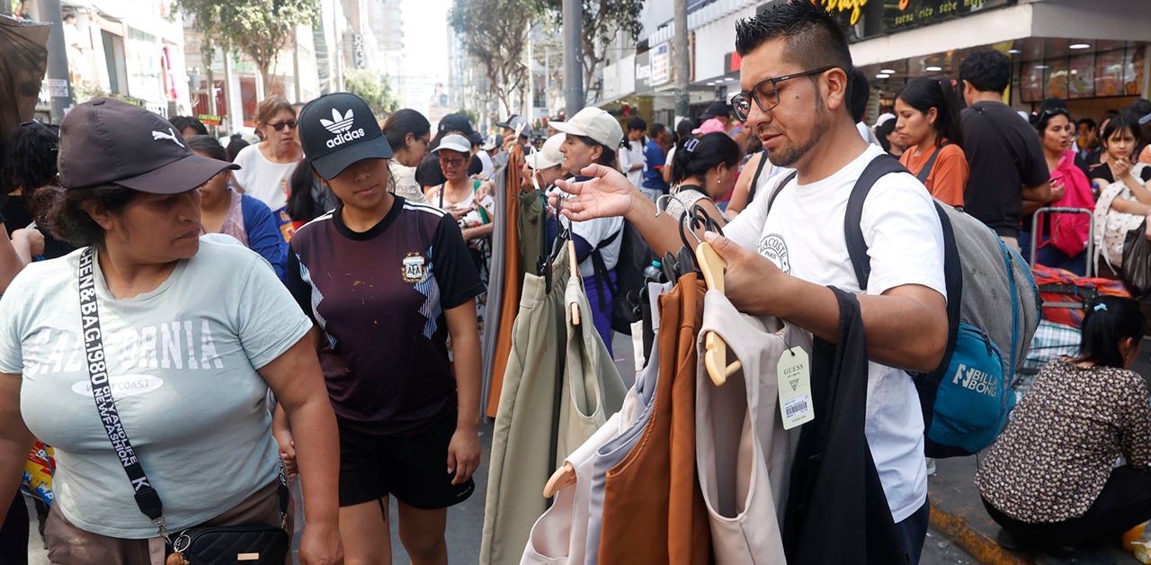 Empresarios llegaban a pagar 5 mil soles a mafias por un espacio en Gamarra, señala Diógenes Alva