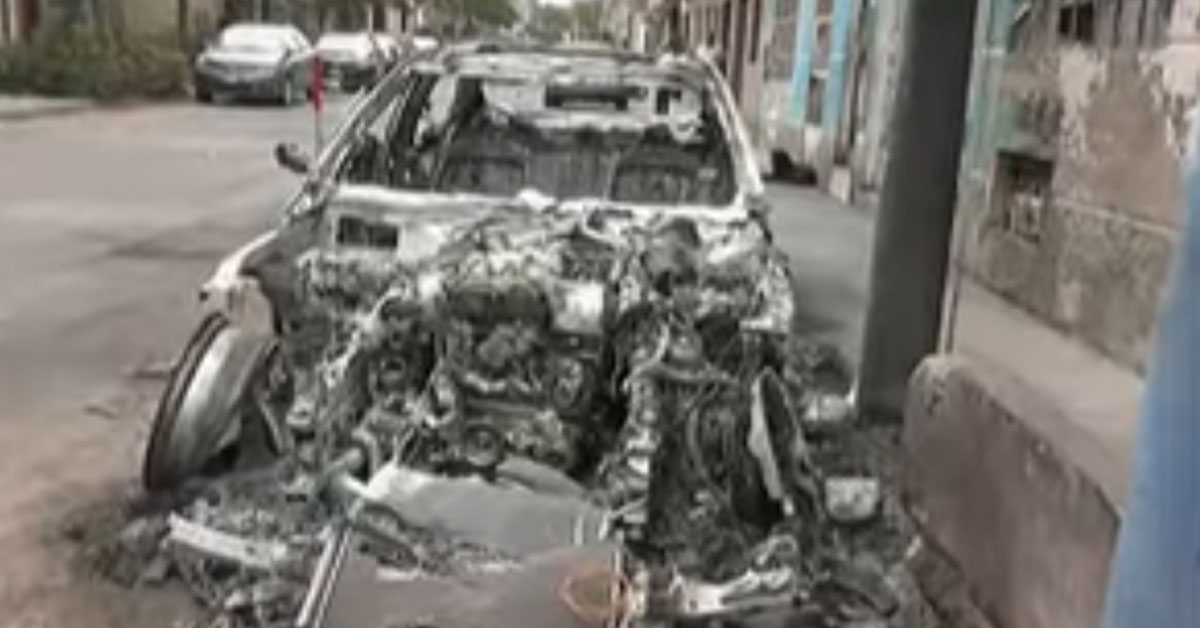 Rímac: Vecino quema auto valorizado en más de 50 mil dólares por estacionarlo frente a su casa