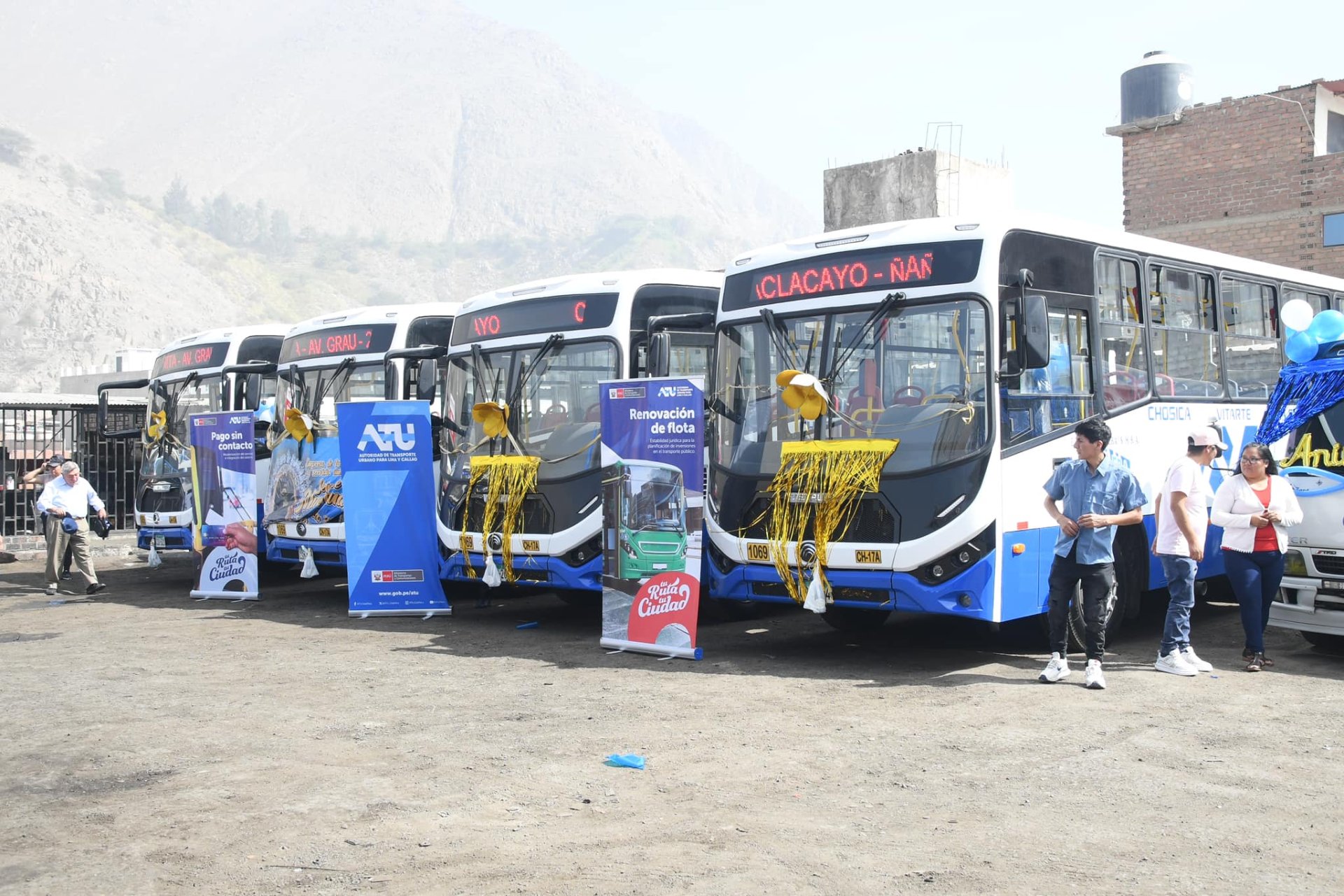 Lima necesita 15 mil buses para toda su poblaci�n.