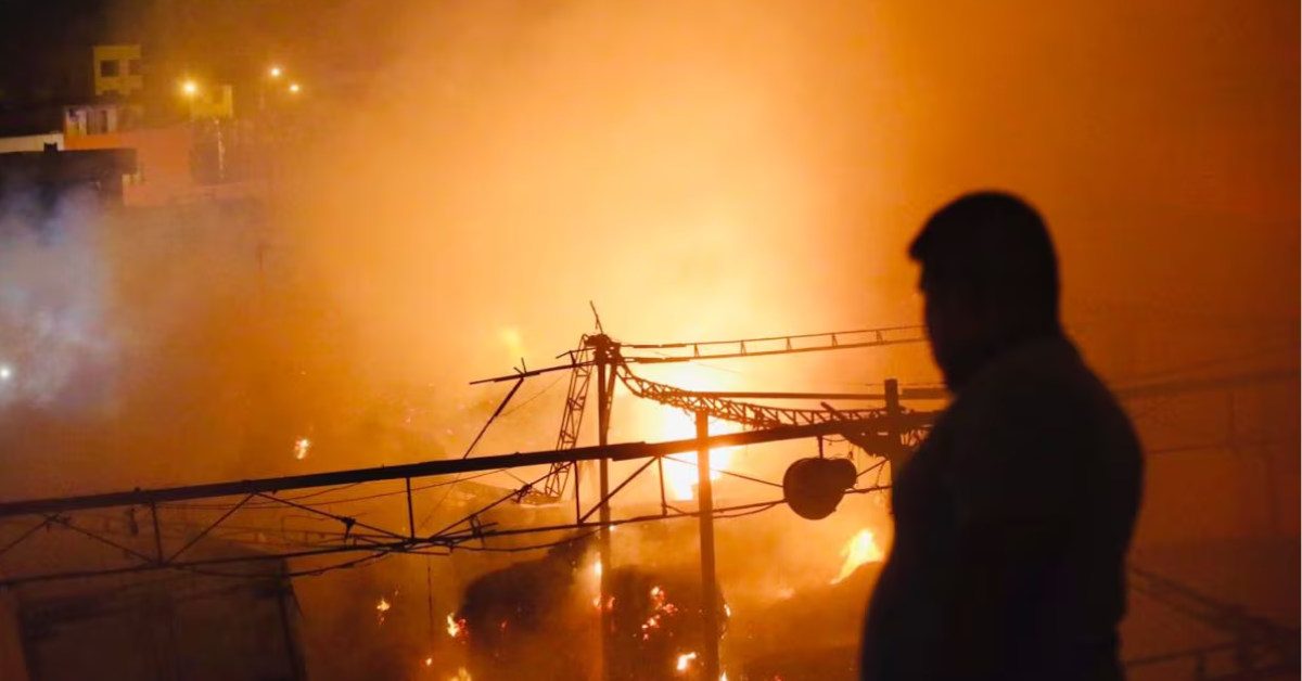 Chorrillos: Incendio en almacén de chatarra habría sido provocado por extorsionadores, según dueño del local