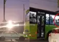 Pasajeros aterrorizados tratan de escapar de bus que iba a ser arrollado por tren en el Callao