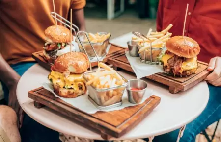 Cadena de comida rpida anuncia cierre de locales.