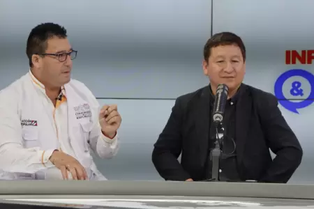 Congresistas Guido Bellido y Edwin Martnez en el set de Exitosa.