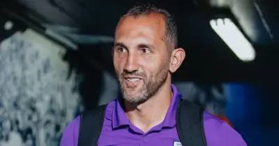 Hern�n Barcos y la foto que confirmar�a su fichaje por FC Cajamarca.