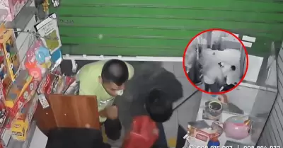 Delincuentes asaltan mercado en La Victoria y sustraen mercanca navidea