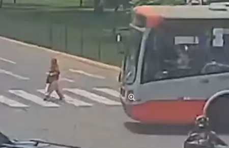 Adulta mayor fue atropellada por bus del Corredor Rojo en La Molina.