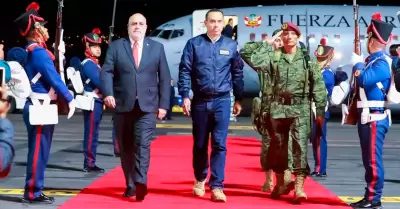 Presidente Jos Jer arriba a Ecuador en su primer viaje oficial.