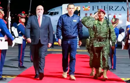 Presidente Jos Jer arriba a Ecuador en su primer viaje oficial.