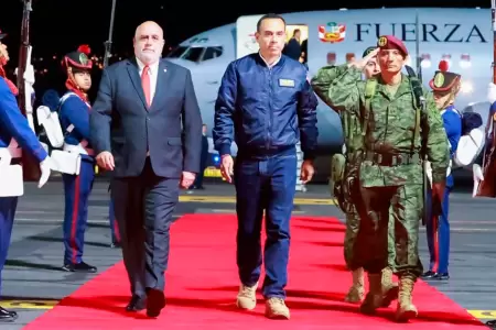 Presidente Jos� Jer� arriba a Ecuador en su primer viaje oficial.