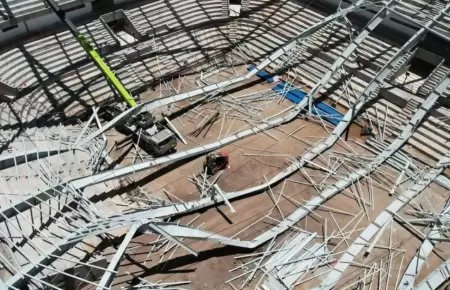 Obrero fallece tras colapso de Coliseo de Salcedo, en Puno