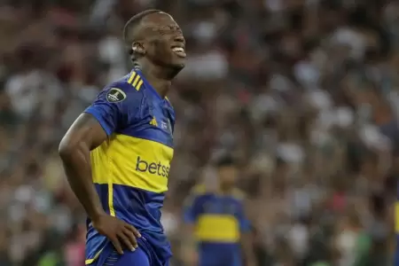 Luis Advncula dejara Boca Juniors en las prximas horas.