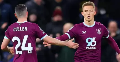 Oliver Sonne convirti su primer gol en la Premier League con el Burnley.