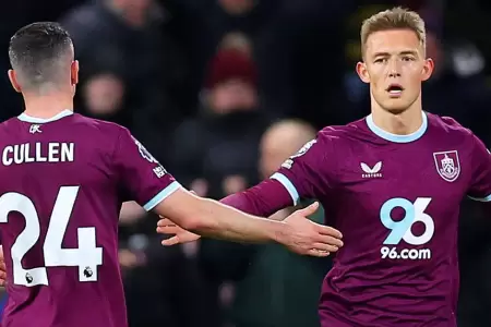Oliver Sonne convirti� su primer gol en la Premier League con el Burnley.