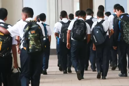 Escolares extorsionaban a maestros para aprobar el a�o.