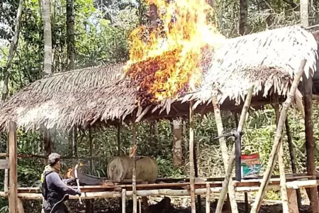 Destrucci�n de campamentos de miner�a ilegal en r�o Nanay