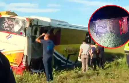 Bus con estudiantes deja dos fallecidos en Coronel Oviedo.