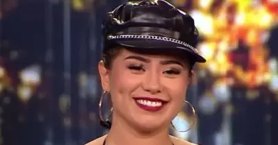 Ana Luc�a Urbina imita a Selena Quintanilla