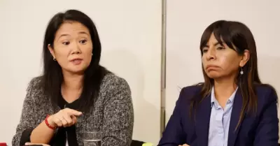 Keiko Espinoza junto a su abogada Giuliana Loza.