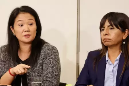 Keiko Espinoza junto a su abogada Giuliana Loza.