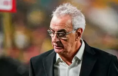 Jorge Fossati explota y tilda de "bobos" a exfutbolistas