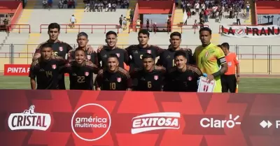 Seleccion peruana de agremiados que salt� al campo en Chincha ante Bolivia.