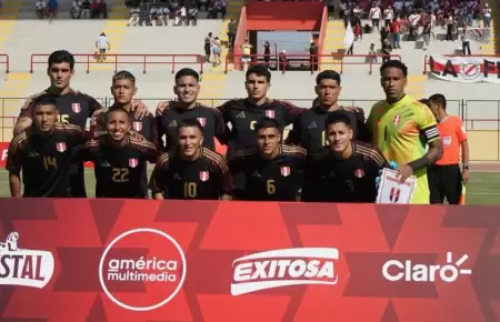 Seleccion peruana de agremiados que salt� al campo en Chincha ante Bolivia.