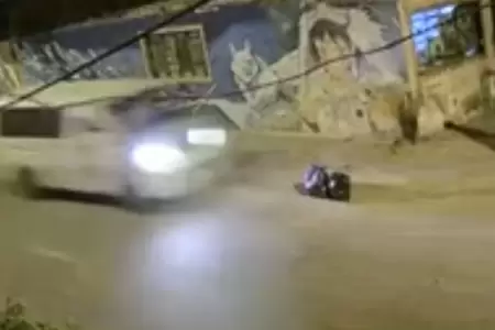 Hombre pierde la vida tras ser atropellado por minivan fuera de control.