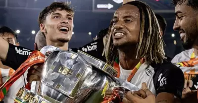 Andr� Carrillo se coron� campe�n de la Copa de Brasil.