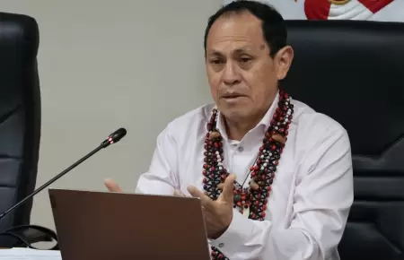Segundo Montalvo rompe en llanto en debate de Pronabec