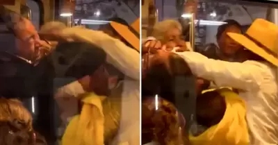 Mujeres pelean en L�nea 2 del Metro.