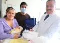 Venezolana y peruano se convierten en padres a pocos minutos de iniciar la Navidad