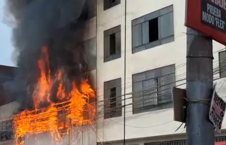 Incendio consume edificio ubicado en el R�mac.