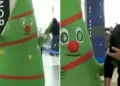 Mujer recibe a su esposo en el aeropuerto vestida como �rbol de Navidad: "Larga vida a los matrimonios felices"