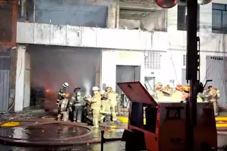 Tr�gico incendio consumi� un dep�sito clandestino en el R�mac en plena Navidad.