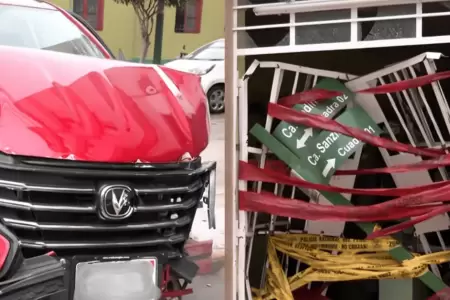 Taxista falleci� por paro card�aco y veh�culo impact� contra peluquer�a en Surqu