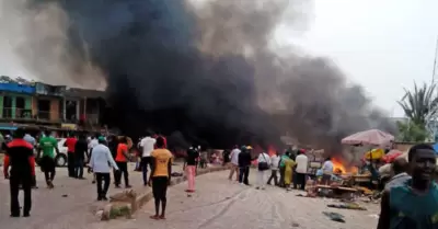 Detonaci�n de bomba contra caravana dej� al menos siete muertos.