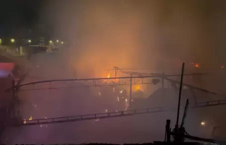 Incendio en chatarrer�a de Chorrillos