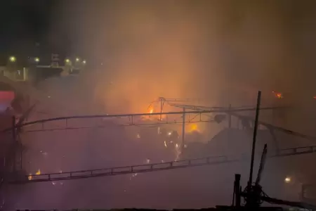 Incendio en chatarrer�a de Chorrillos